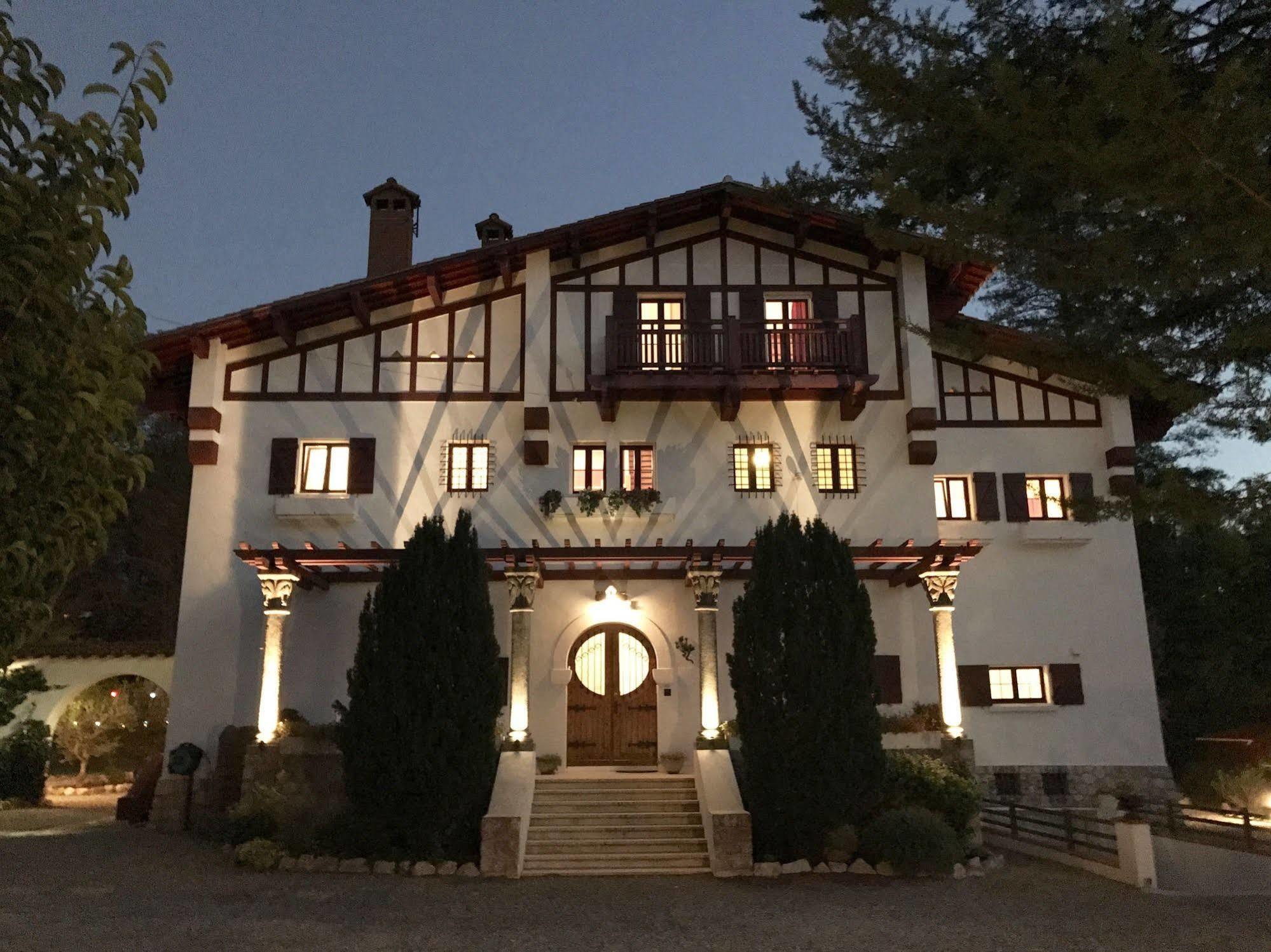 La Villa Du Parc Прад Екстер'єр фото