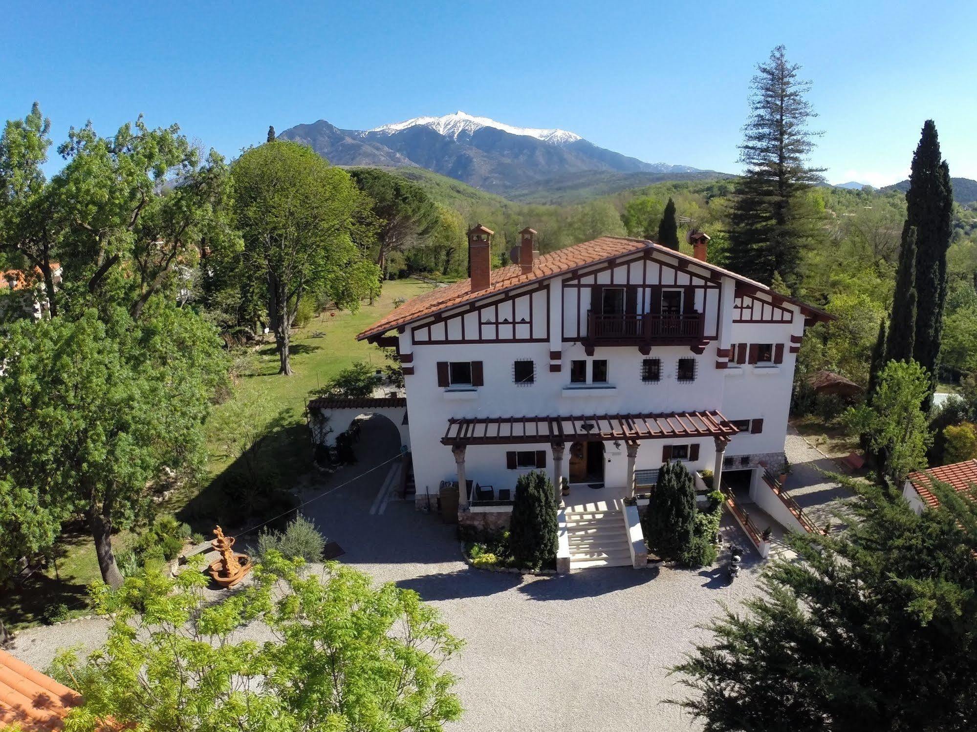 La Villa Du Parc Прад Екстер'єр фото